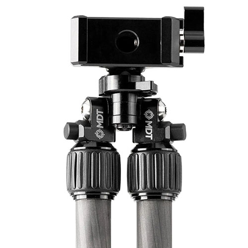 MDT Mountain Bipod erbjuder snabb installation med twist-lock ben och push-button system, perfekt för bergsjakt och tuffa förhållanden.